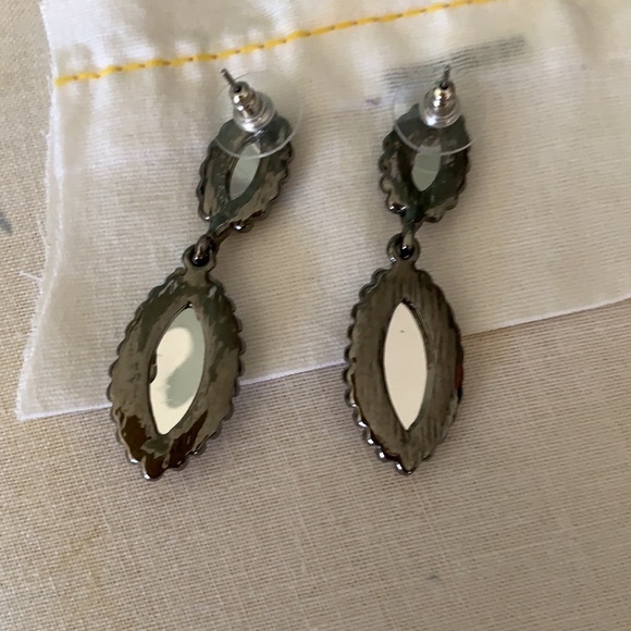 🌸 Monet Jewelry Drop Earrings🌸 - Picture 7 of 7